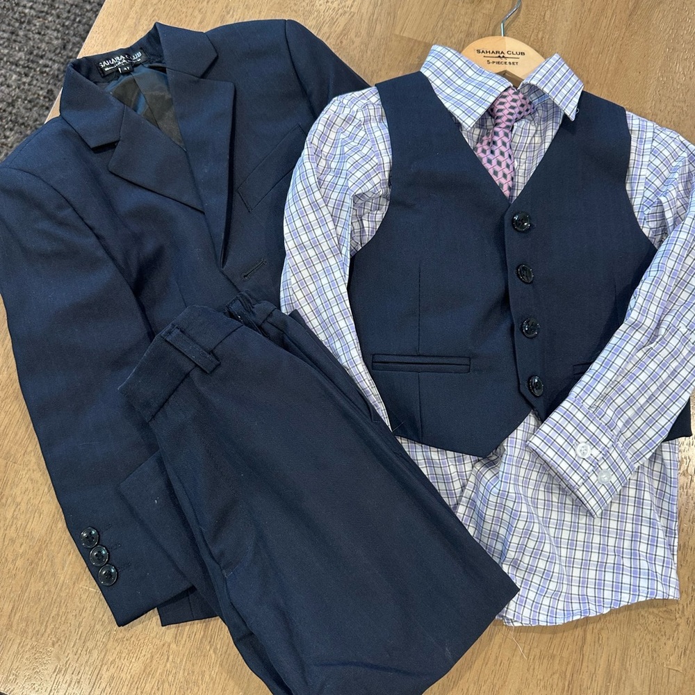 ❌SOLDNavy Blue Suit Set by Sahara Club 4t❌
